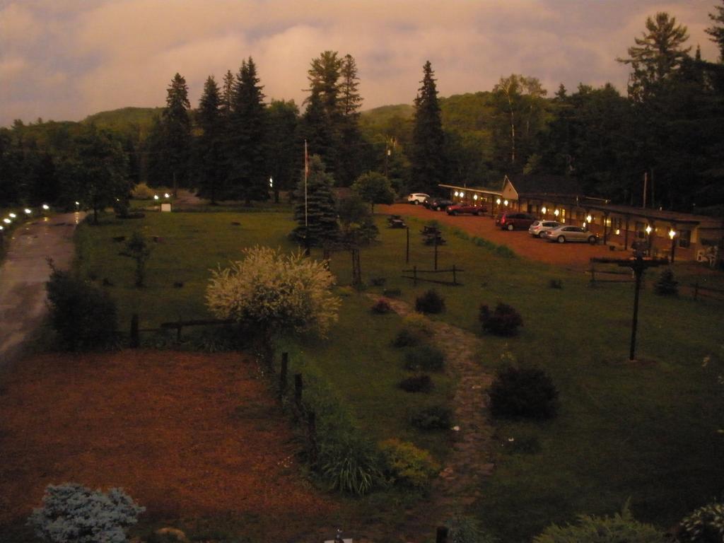 Dwight Riverside Inn Esterno foto