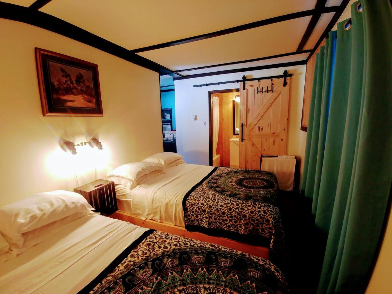 Dwight Riverside Inn Esterno foto